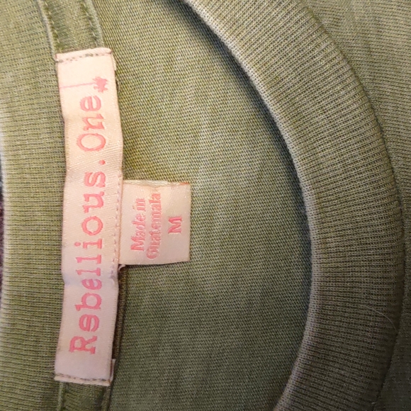 Rebellious One crop top M - Picture 2 of 4